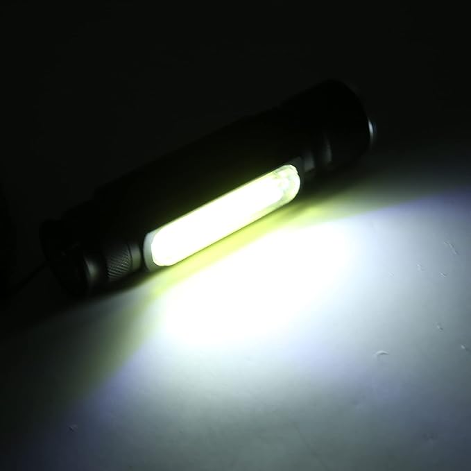 USB Wiederaufladbare Magnetische Taschenlampe – LED Notfalllampe mit Magnet und Trageband