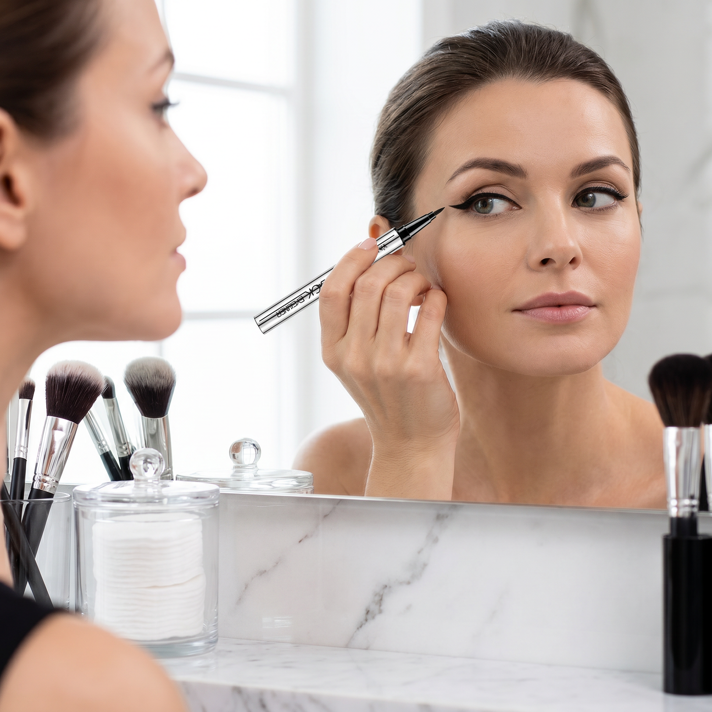 Ultrapräziser, wasserfester Flüssig-Eyeliner-Stift