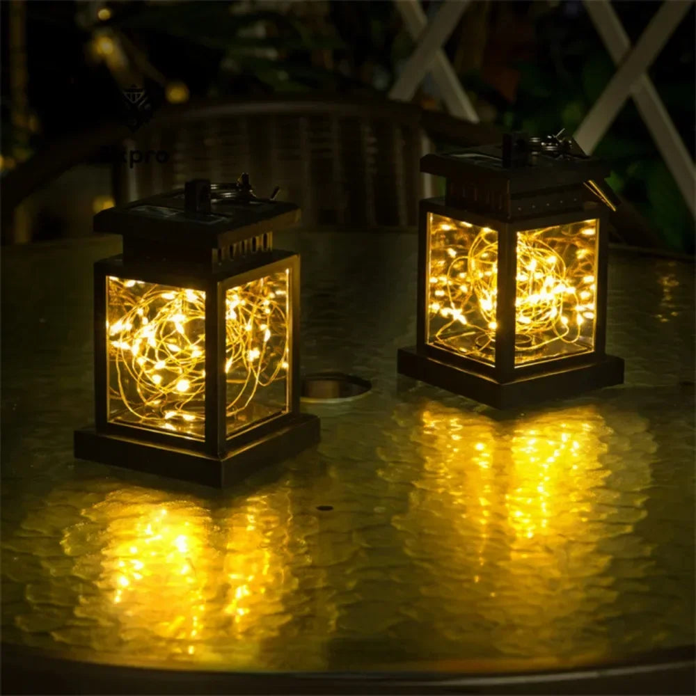 Solar LED Laterne mit Drahtlichtern – Dekorative Gartenlampe für Außenbereich und Terrasse